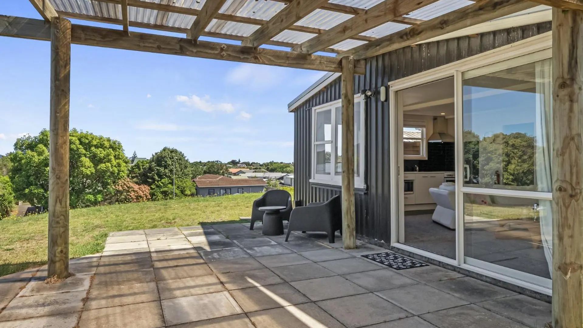 Hicks Haven - Waikanae Beach Holiday Studio 0*,